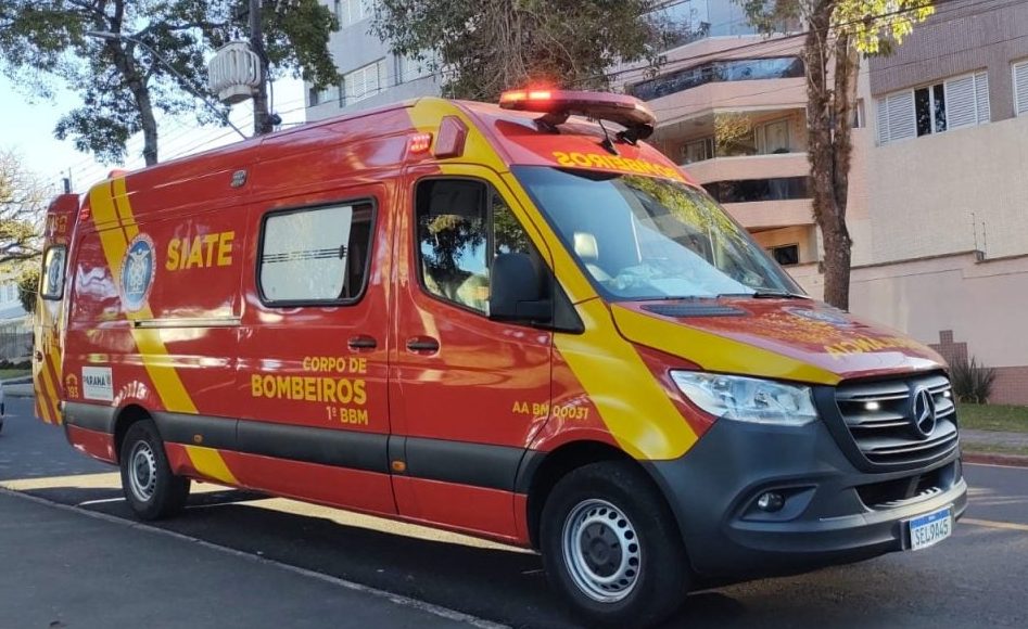 Trabalhador cai de três metros durante manutenção em prédio e é socorrido pelo Siate