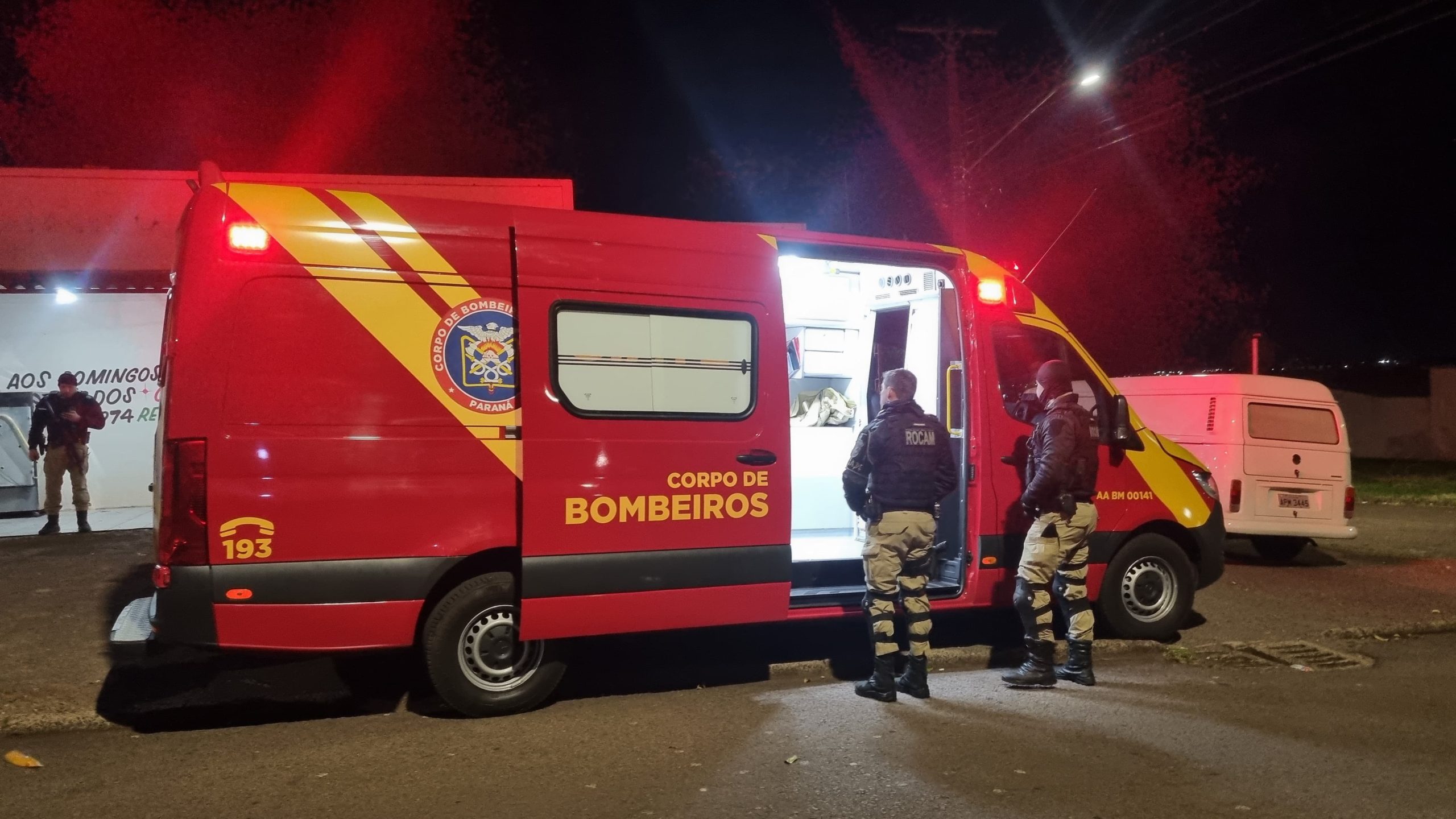 Homem fica ferido após ser ferido com copo de vidro na cabeça em briga de bar no Bairro Universitário