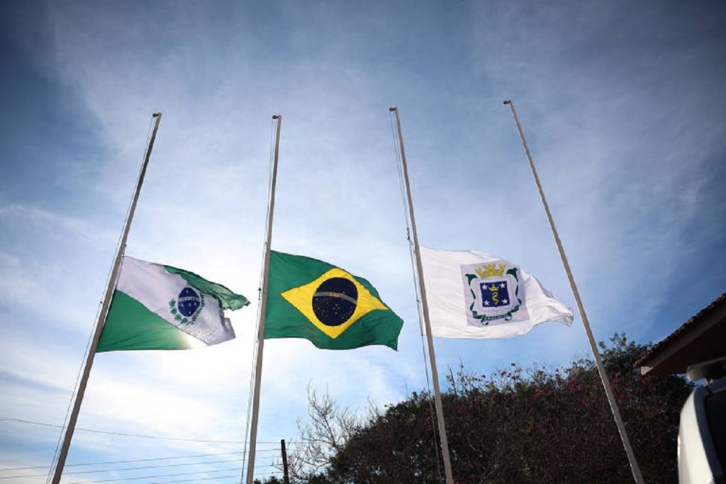Prefeitura de Cascavel vai gastar mais de R$ 200 mil em bandeiras e mastros