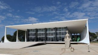 STF retoma sessões após recesso e fará defesa de Moraes