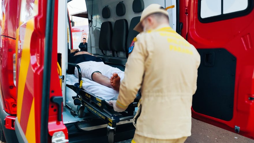 Jovem fica ferido após colisão entre Monza e CG Titan na Rua Europa