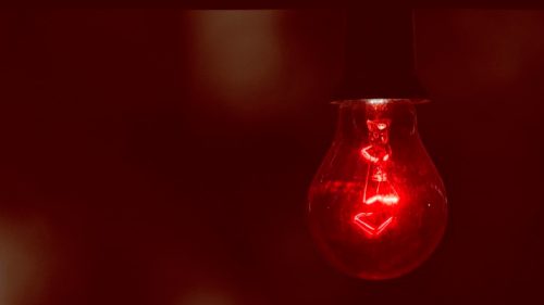Contas de luz ficam mais caras em agosto com a volta da bandeira vermelha patamar 2 Imagem referente a Contas de luz ficam mais caras em agosto com a volta da bandeira vermelha patamar 2