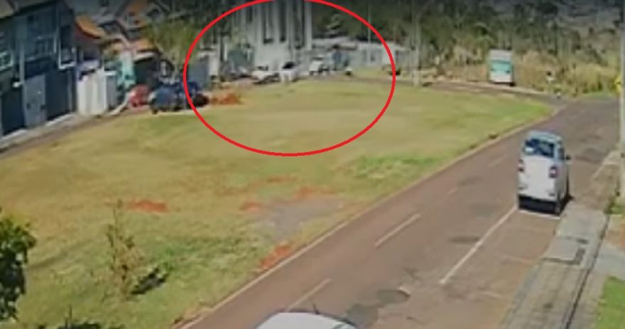 Câmera registra acidente que deixou mulher ferida no Parque Verde