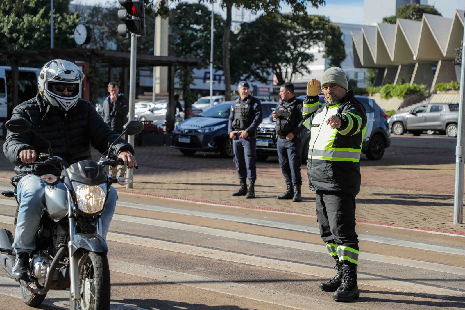 Contra as drogas, Blitz da Prevenção leva orientações à comunidade em Cascavel