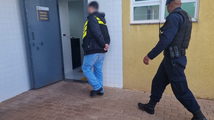 Dois homens são detidos pela GM após flagrante de tráfico de drogas
