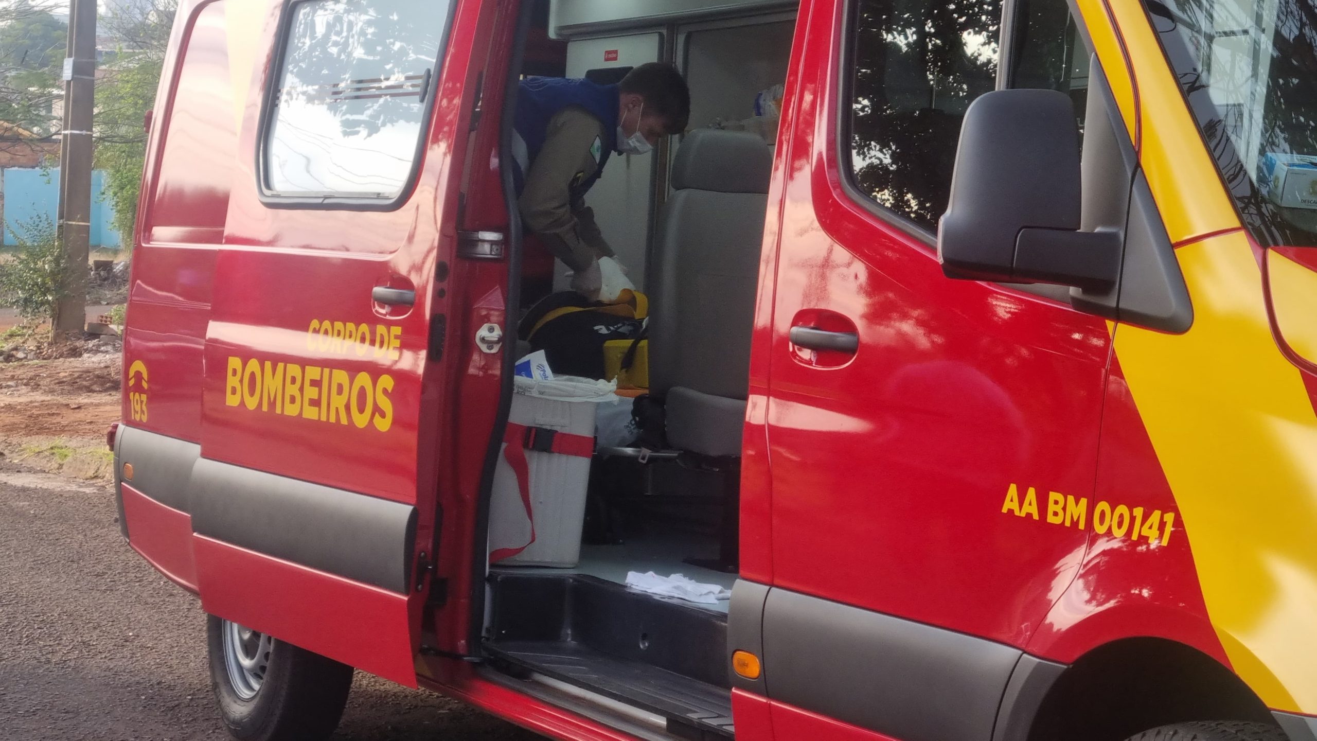 Em briga, homem leva soco no rosto e fica ferido no Bairro Santa Felicidade