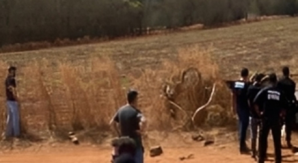 Vídeo: Filha pede misericórdia ao presenciar execução do pai a tiros Vídeo: Filha pede misericórdia ao presenciar execução do pai a tiros