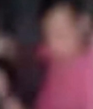 Imagem referente a Vídeo: Homem flagra esposa com dois homens em motel, perde o controle e mata os três