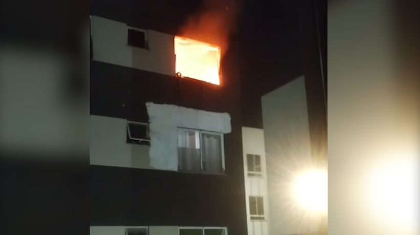 Apartamento em chamas! Quatro pessoas ficam feridas e diversas equipes de socorro são chamados