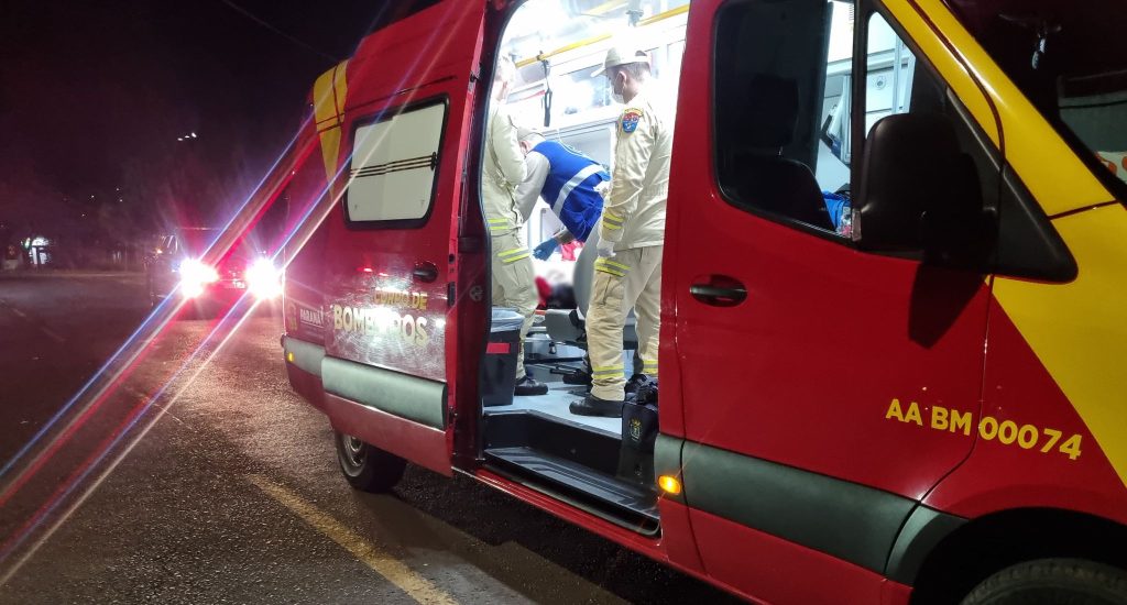 Mulher é encontrada desacordada no meio da via ao lado de bicicleta elétrica, no Country