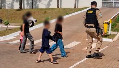 Imagem referente a Polícia Militar atende ocorrência de suposto abandono de incapaz em Cascavel e encontra quatro crianças sozinhas