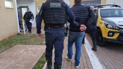 Homem é preso por desacatar e resistir à prisão da Guarda Municipal Imagem referente a Homem é preso por desacatar e resistir à prisão da Guarda Municipal