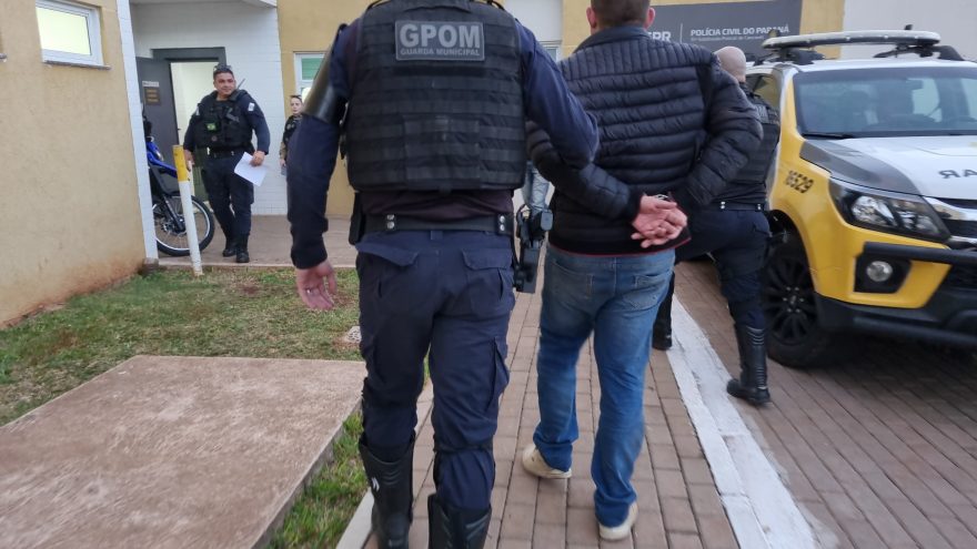 Homem é preso por desacatar e resistir à prisão da Guarda Municipal