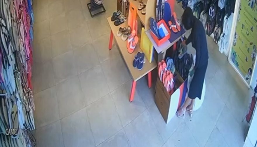 Mulher deixa prejuízo de quase R$ 500 após furto de chinelos em loja no Centro de Cascavel