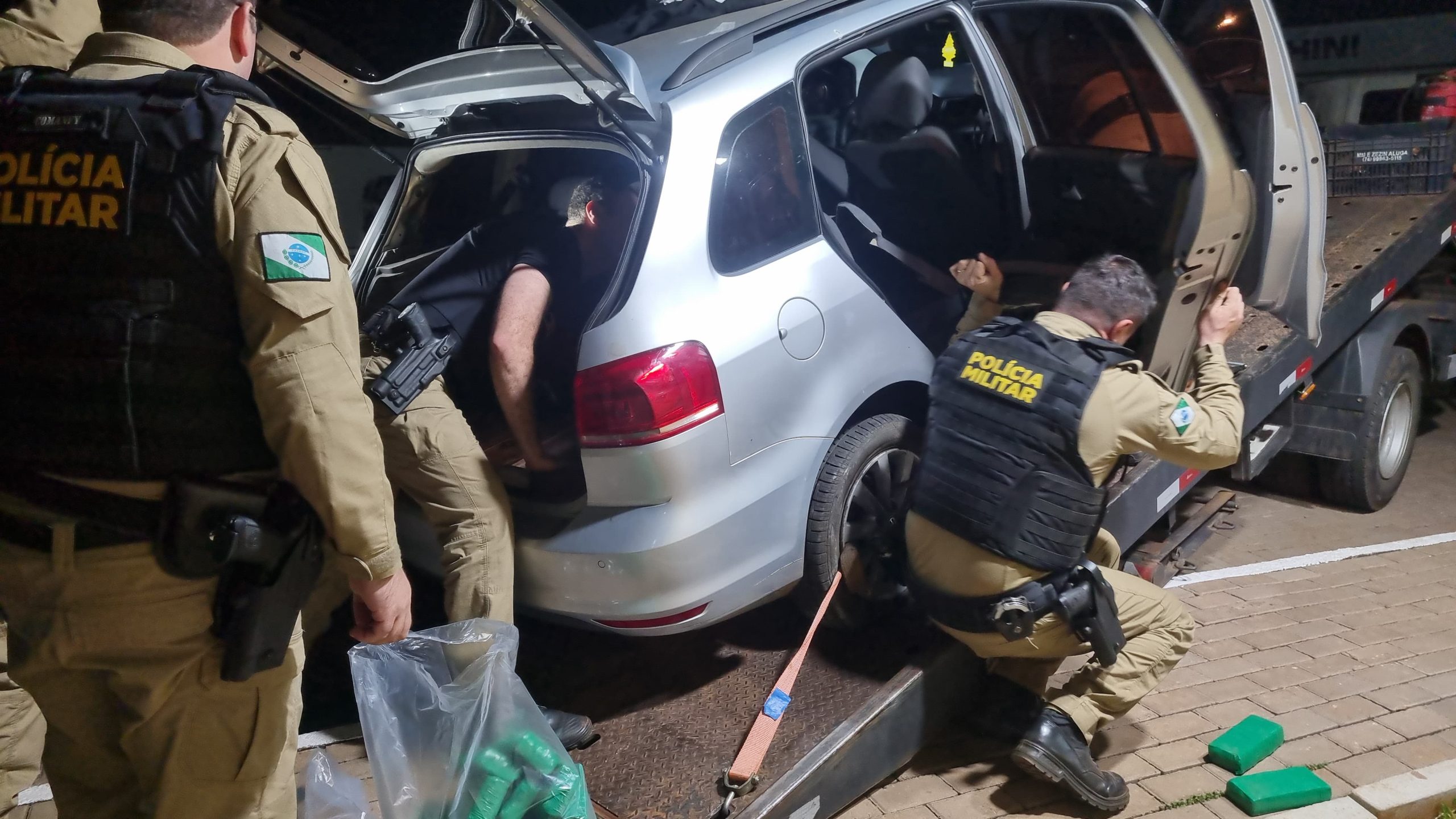 SpaceFox do tráfico: PM acha carro recheado de droga em Santa Tereza SpaceFox do tráfico: PM acha carro recheado de droga em Santa Tereza
