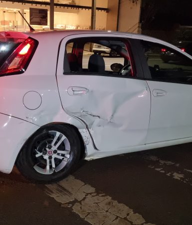 Colisão movimenta esquina da Recife com Nereu Ramos e acaba em delegacia Imagem referente a Colisão movimenta esquina da Recife com Nereu Ramos e acaba em delegacia