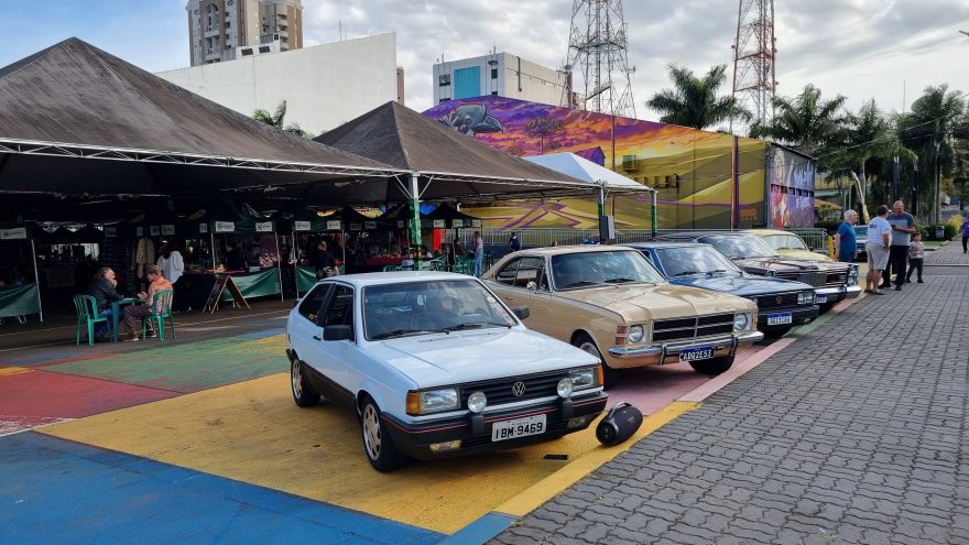 Domingo com clima ideal para a Feira do Teatro em Cascavel