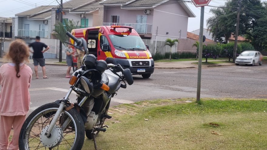 Jovem tem lesão na cabeça após colisão com carro no Nova Cidade