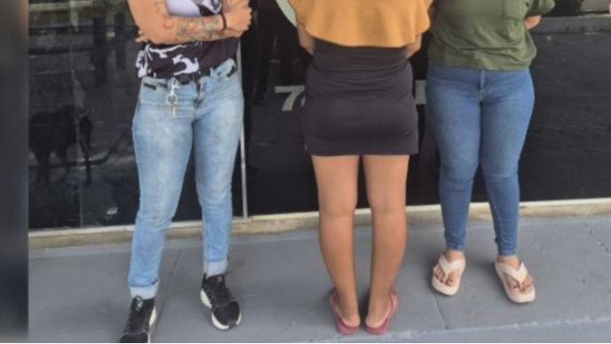 Mulher é presa após abandonar bebê de dois meses com ferimento no rosto