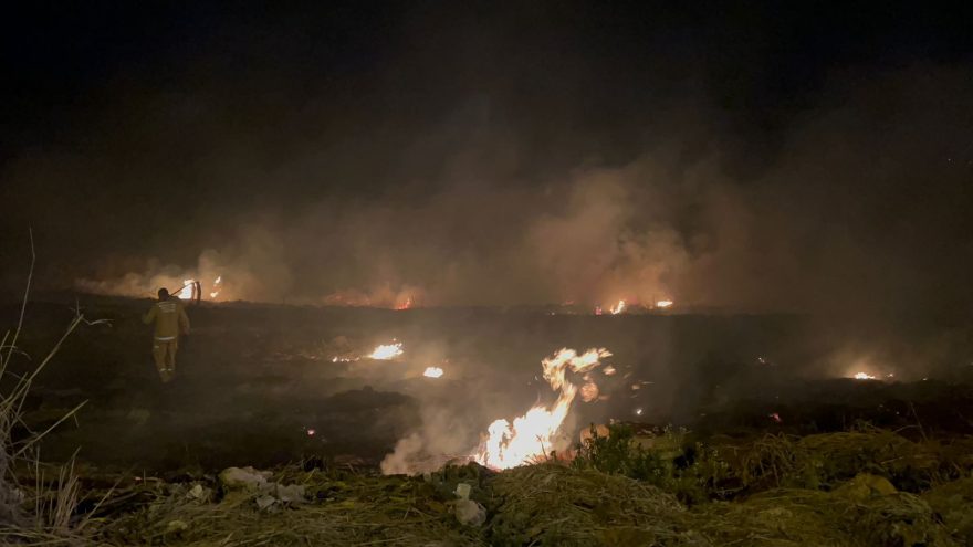 Incêndio atinge área de mata no Jardim Veneza, em Cascavel