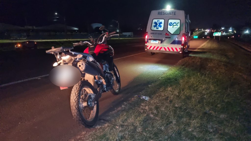 Acidente na BR-277 em Cascavel: motociclista tem fraturas após ser atingido por Volvo