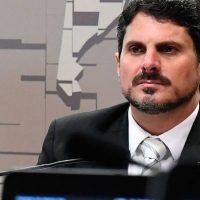 Imagem referente a Senador Marcos do Val é levado para colocar tornozeleira eletrônica