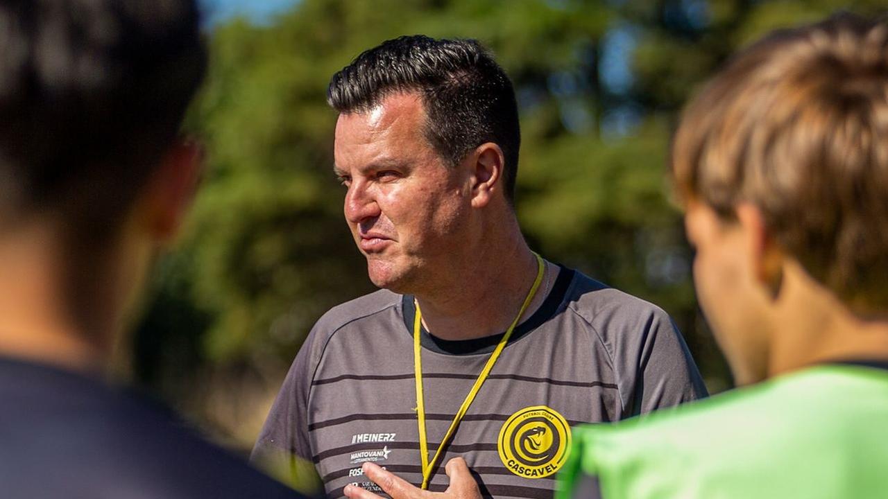 Após revés em casa, César Bueno assume interinamente o FC Cascavel Após revés em casa, César Bueno assume interinamente o FC Cascavel