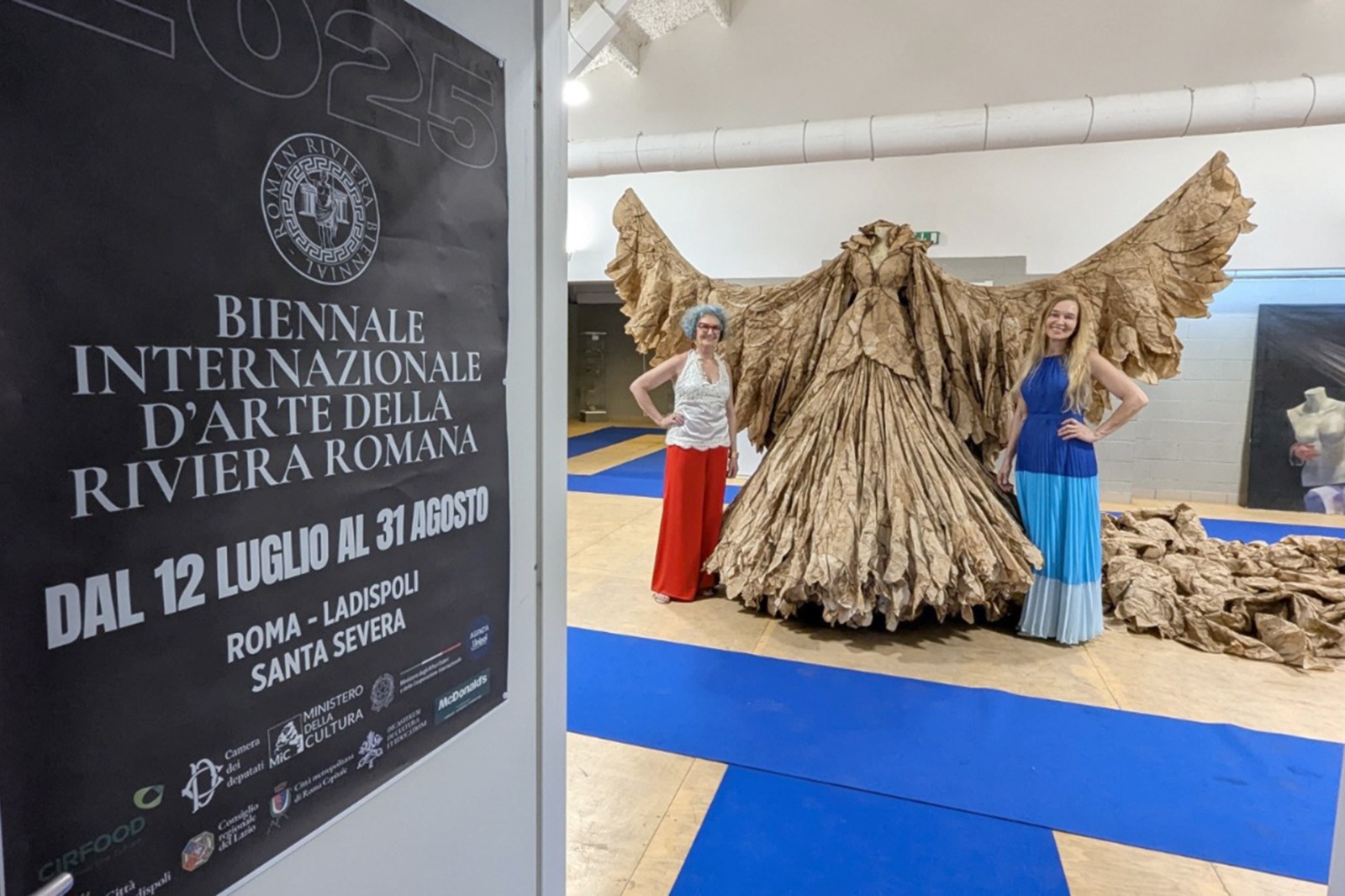 Com obra feita com mais de 10 mil filtros usados de café, artistas de Cascavel conquistam o prêmio de melhor escultura na Bienal Romana Com obra feita com mais de 10 mil filtros usados de café, artistas de Cascavel conquistam o prêmio de melhor escultura na Bienal Romana