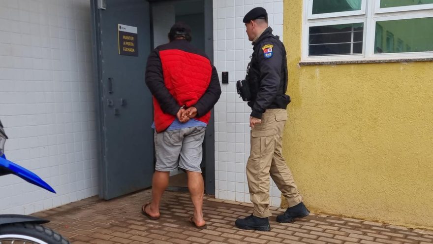 Homem é preso após quebrar medida protetiva em distrito de Cascavel