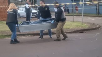 Acidente fatal no Bairro Santa Cruz: Corpo de motociclista é levado para o IML para exames de necropsia Acidente fatal no Bairro Santa Cruz: Corpo de motociclista é levado para o IML para exames de necropsia