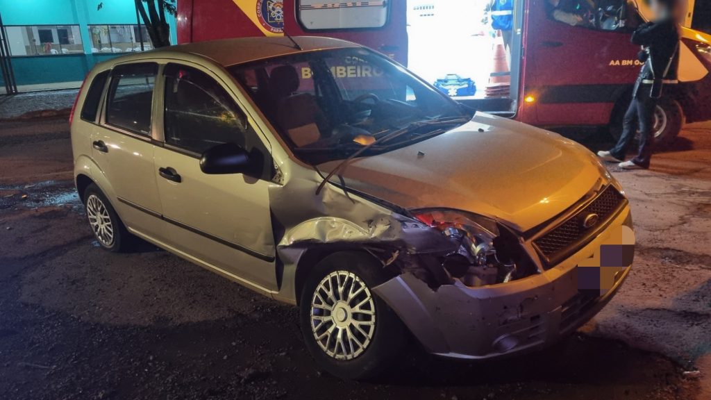 Motorista foge após colisão contra Fiesta no Bairro Cascavel Velho
