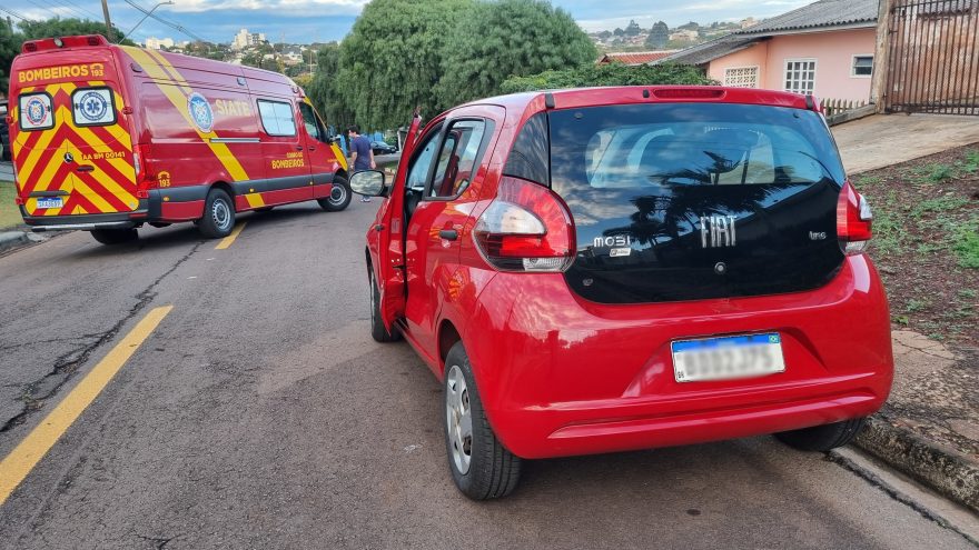 Ciclista fica ferido ao bater contra porta de automóvel no Bairro Alto Alegre