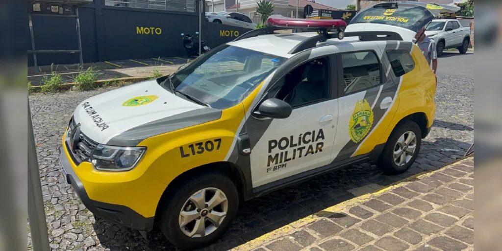 Grávida se defende com prato após discussão por cerveja e companheiro vai preso por ameaça