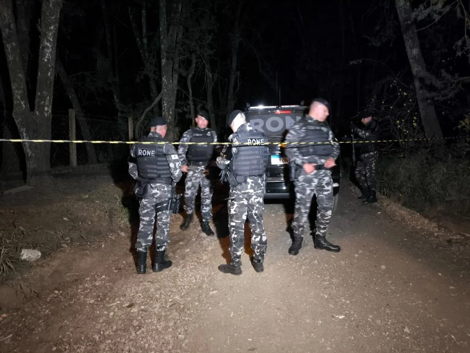 Após agressão a idoso e perseguição, suspeito de assalto morre em troca de tiros
