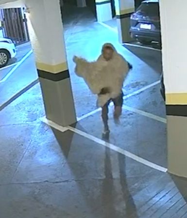 Imagem referente a Criminoso disfarçado de “fantasma” invade condomínio e furta bicicleta no Centro de Cascavel