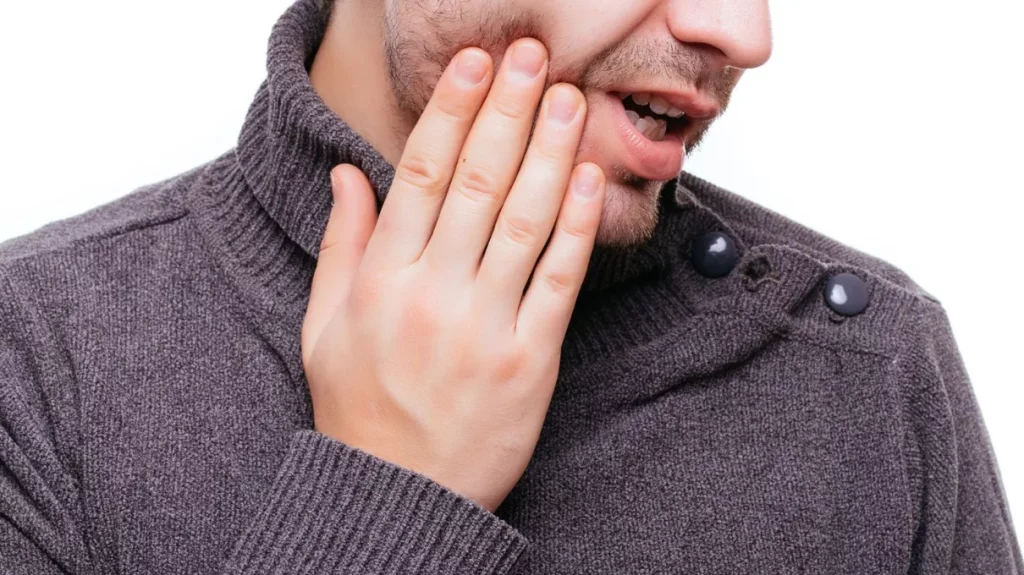 Homem tem dente quebrado após ser agredido em Apucarana