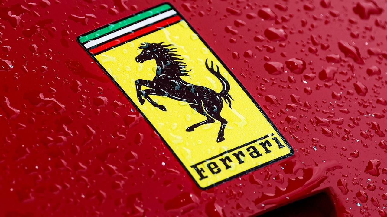 Você já viu alguém triste em uma Ferrari?