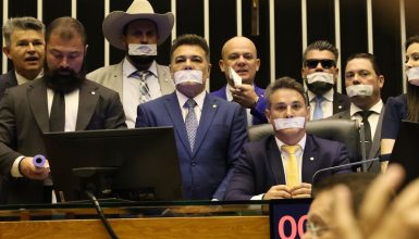 Imagem referente a Oposição ocupa plenários por anistia a 8/1 e impeachment de Moraes