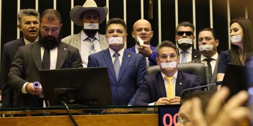 Oposição ocupa plenários por anistia a 8/1 e impeachment de Moraes