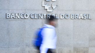 BC acompanha tarifaço e vê juro alto por tempo “bastante prolongado”