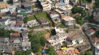 Santos decreta situação de emergência após incêndio em comunidade Santos decreta situação de emergência após incêndio em comunidade