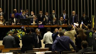 Alcolumbre e Motta pedem diálogo e respeito após ocupação de plenários