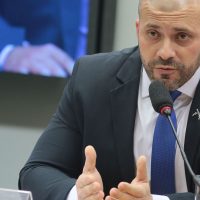 Imagem referente a Moraes autoriza Daniel Silveira a fazer tratamento fora da prisão