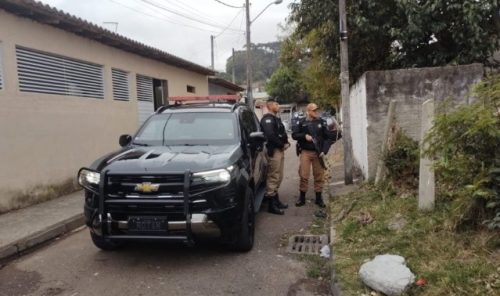 Suspeito enfrenta a Rotam com pistola e acaba morto em terreno baldio