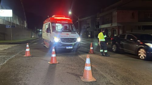 Para evitar colisão, motociclista sofre queda na Rua Minas Gerais e é socorrido pelo Samu Imagem referente a Para evitar colisão, motociclista sofre queda na Rua Minas Gerais e é socorrido pelo Samu