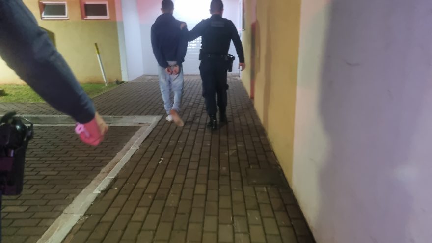 Rapaz come, bebe e tenta dar calote em restaurante; acaba preso em Cascavel