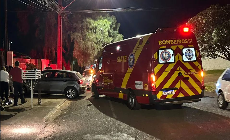 Entregador quebra perna em batida entre moto e carro em Apucarana