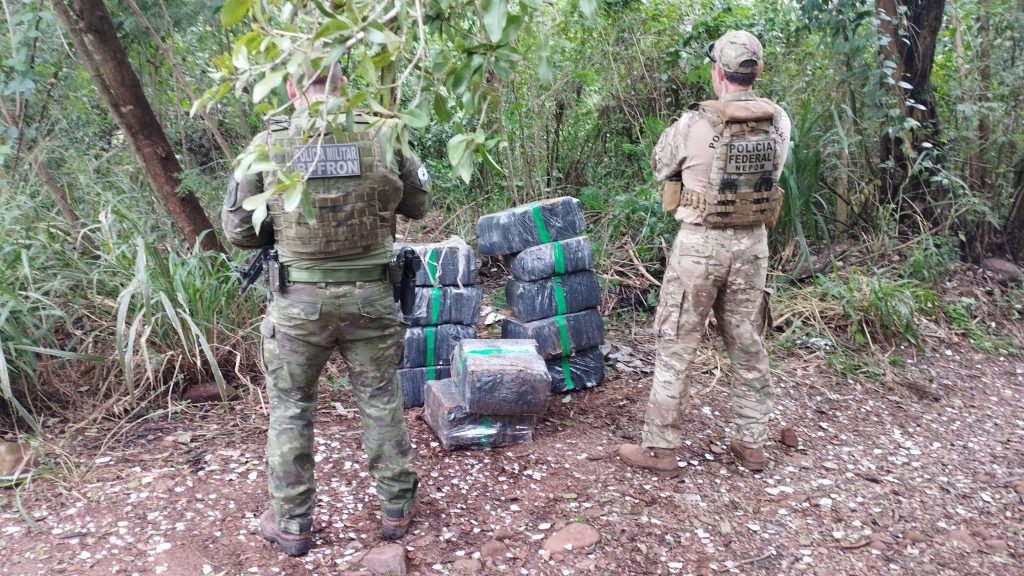 Polícias Federal, Civil e Militar apreendem 345 kg de maconha às margens do Rio Paraná