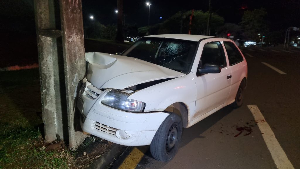 Perda total: após perder emprego e a mulher, condutor perde carro e dentes em acidente