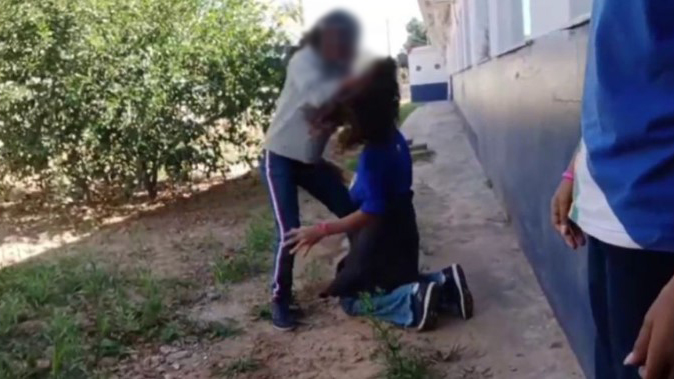 Justiça determina internação de adolescentes que torturaram colega em escola
